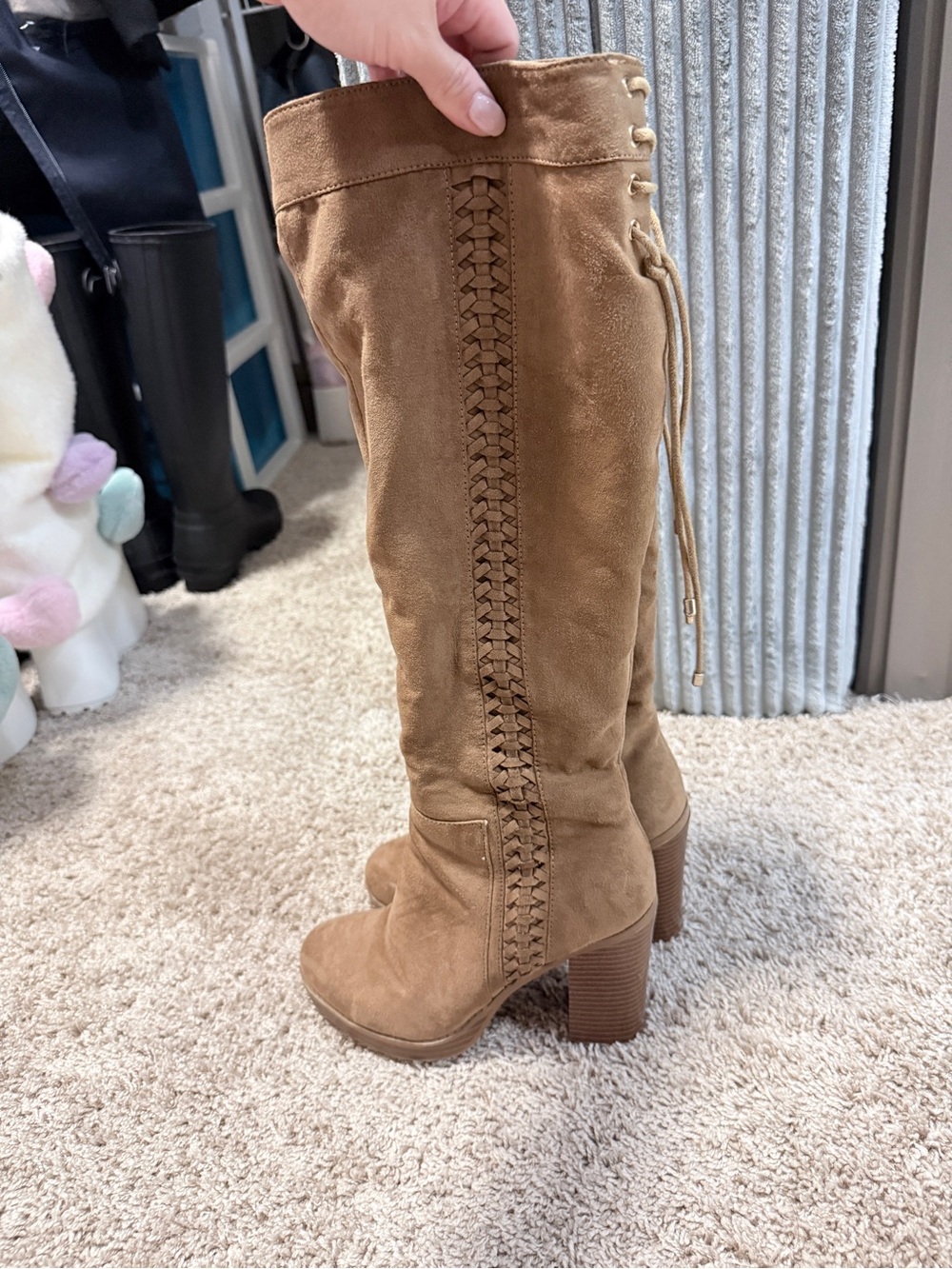 Knee-high Suede Block Heel Boots - Tan